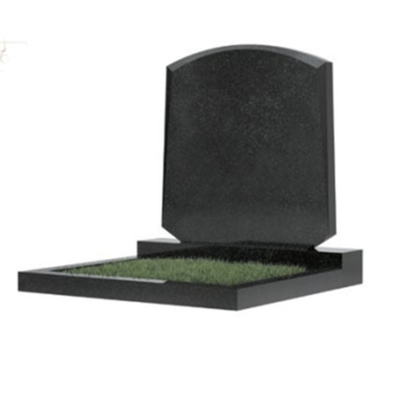 Памятник на могилу семейный из гранита К6606 размер 82*92 см