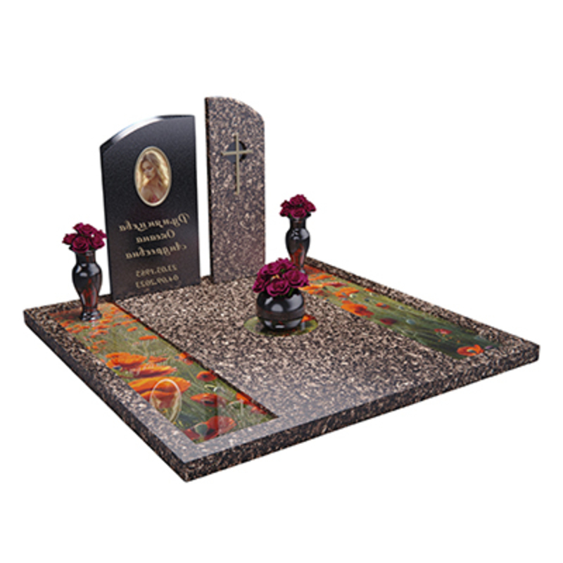 Мемориальный комплекс со стеклянными вставками